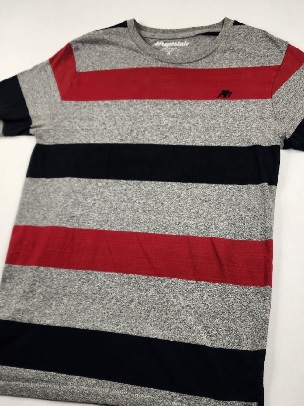 Aeropostale Men’s Size Medium Red Gray Black Striped Short Sleeve T-Shirt